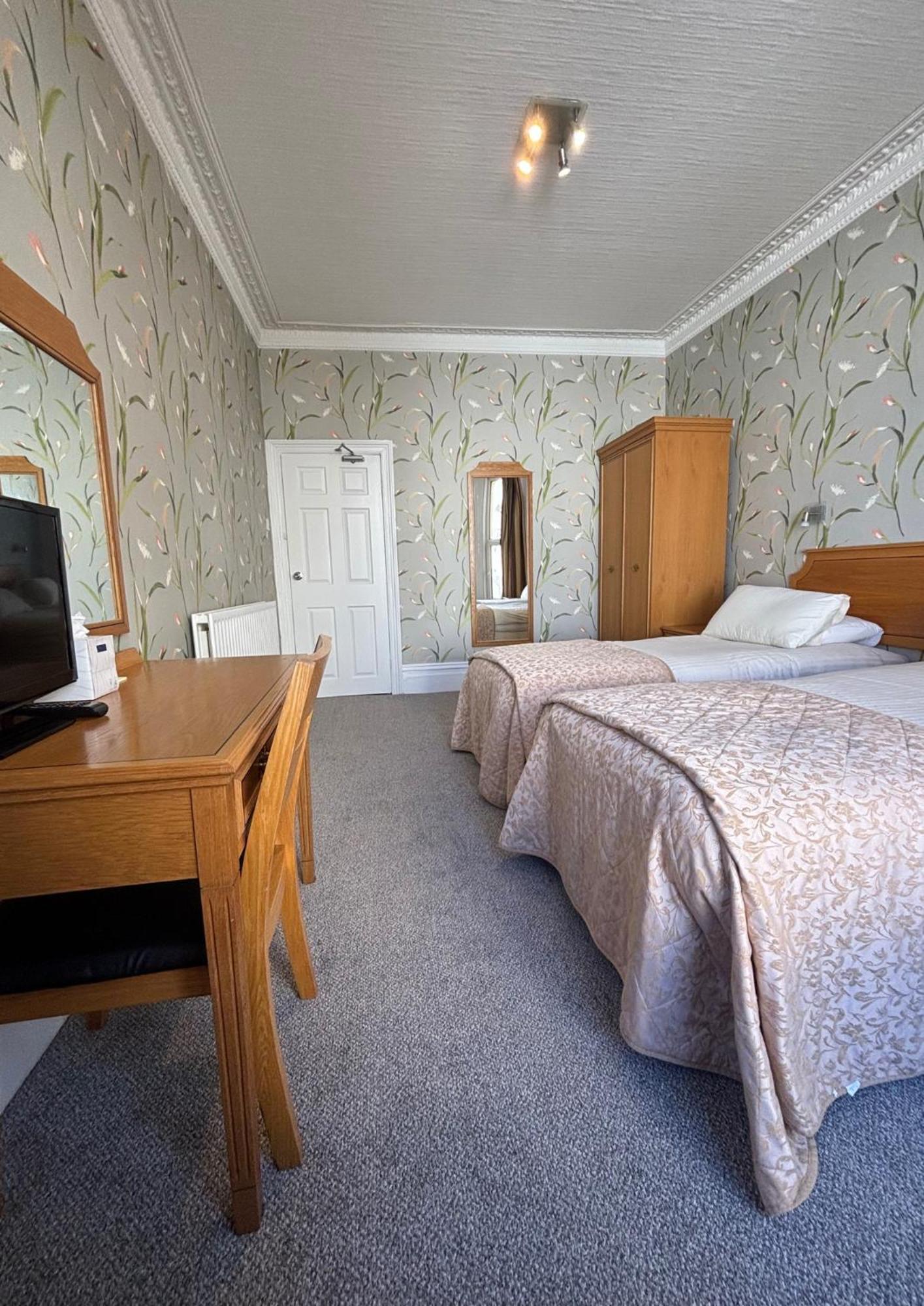 Welbeck Hotel & Apartments ダグラス エクステリア 写真