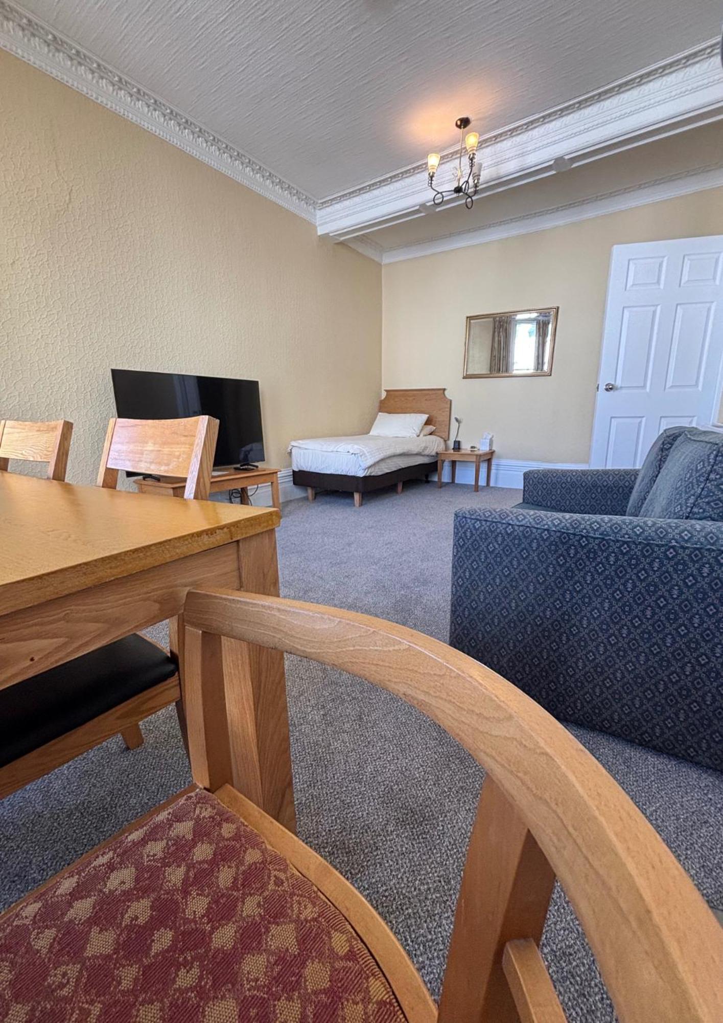 Welbeck Hotel & Apartments ダグラス エクステリア 写真